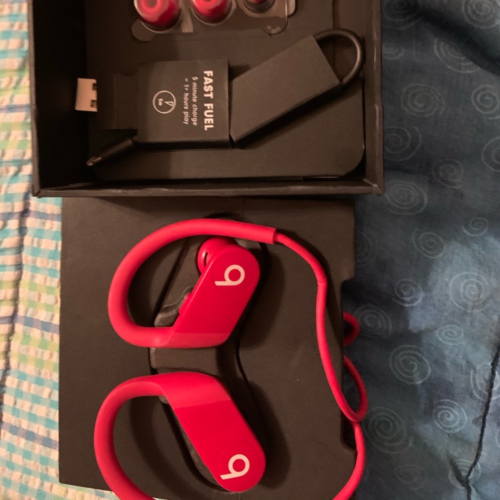 Powerbeats 4